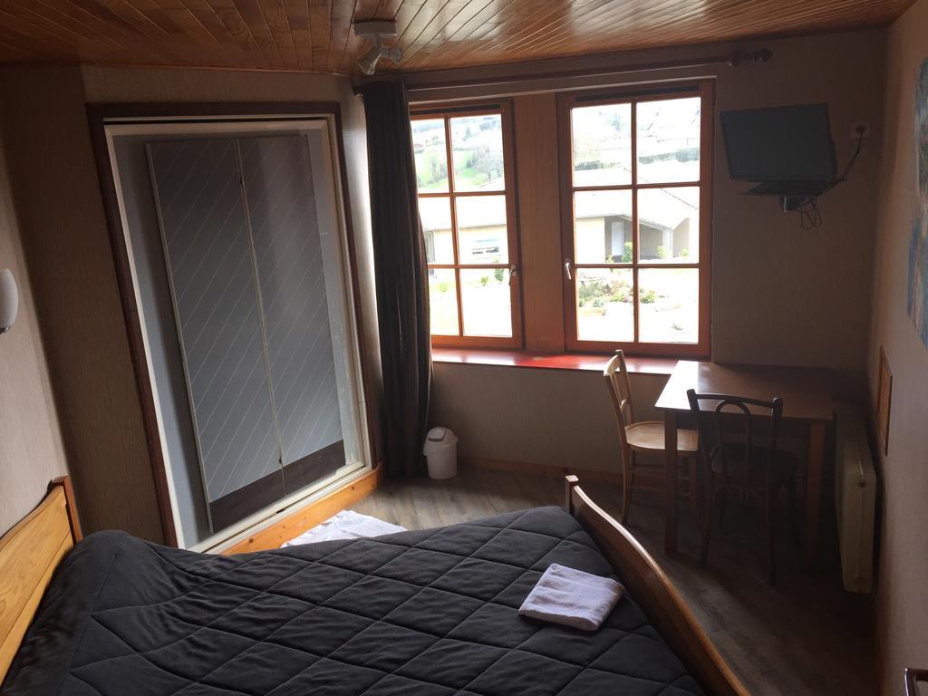 Hotel Saint Pierre Les Sauvages  Zewnętrze zdjęcie