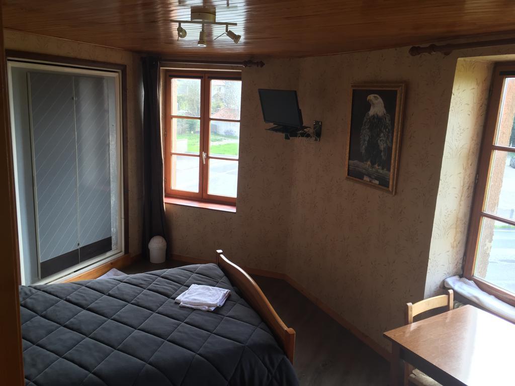 Hotel Saint Pierre Les Sauvages  Zewnętrze zdjęcie