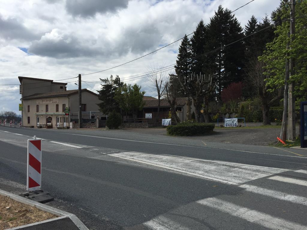 Hotel Saint Pierre Les Sauvages  Zewnętrze zdjęcie