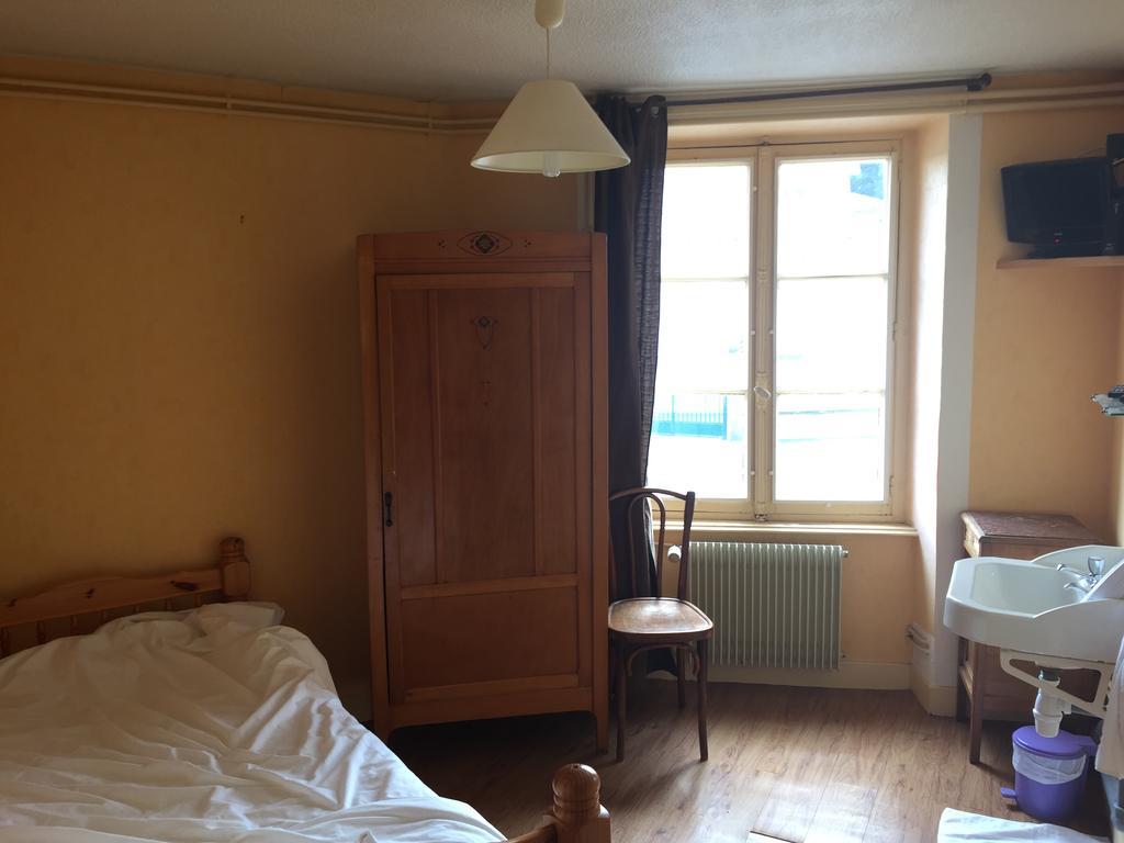Hotel Saint Pierre Les Sauvages  Pokój zdjęcie