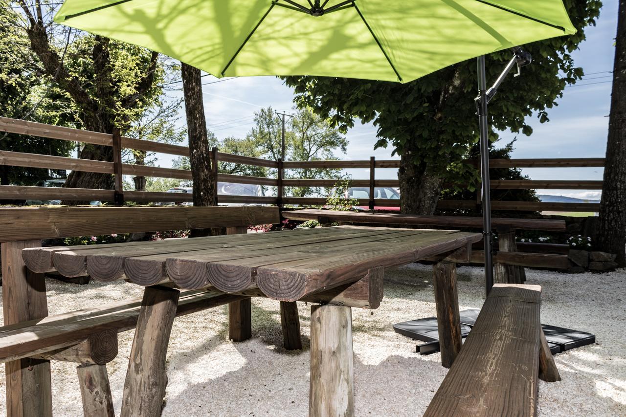 Hotel Saint Pierre Les Sauvages  Zewnętrze zdjęcie